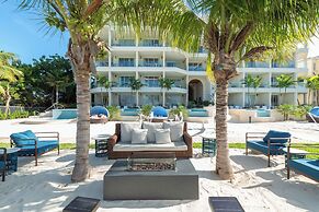 Beachfront at Windsong on the Reef