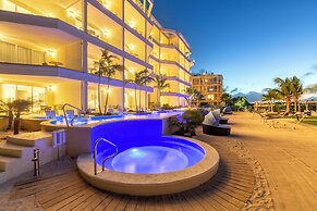 Beachfront at Windsong on the Reef