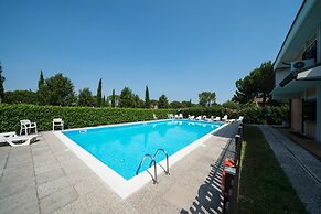 Bright Apartments Sirmione -Sorgente Pool 1