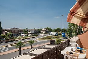 Bright Apartments Sirmione -Sorgente Pool 1