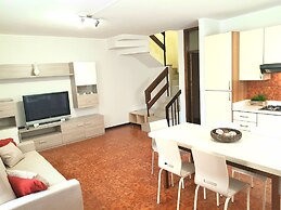 Bright Apartments Sirmione -Sorgente Pool 1