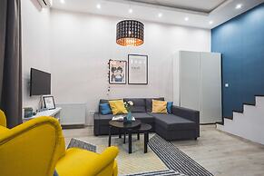 CozyYellowCube Apartment