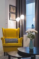 CozyYellowCube Apartment