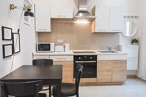 CozyYellowCube Apartment