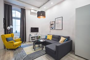 CozyYellowCube Apartment