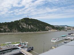 Empire of Liberty Apartment