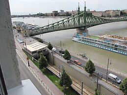 Empire of Liberty Apartment