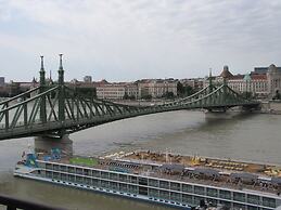 Empire of Liberty Apartment