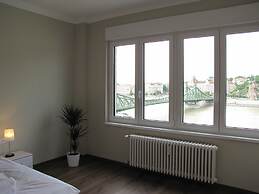 Empire of Liberty Apartment