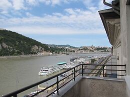 Empire of Liberty Apartment