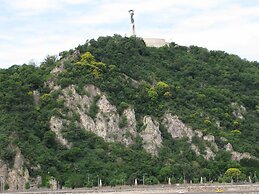 Empire of Liberty Apartment