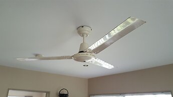 Apartment by The Beach