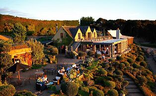 Ted's Cottage near Little Oneroa Beach