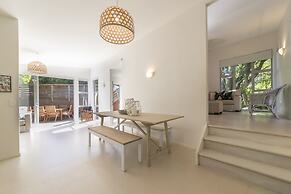 Ted's Cottage near Little Oneroa Beach