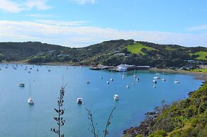 Ted's Cottage near Little Oneroa Beach