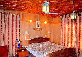 Golden Flower Heritage Houseboat