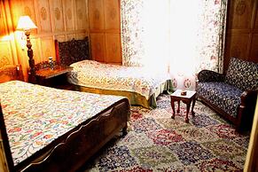 Golden Flower Heritage Houseboat