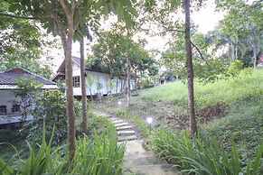 OYO 75353 Loy Chalet Resort