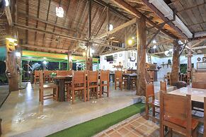 OYO 75353 Loy Chalet Resort