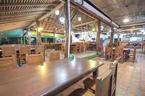 OYO 75353 Loy Chalet Resort