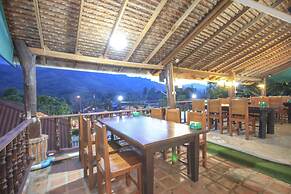 OYO 75353 Loy Chalet Resort