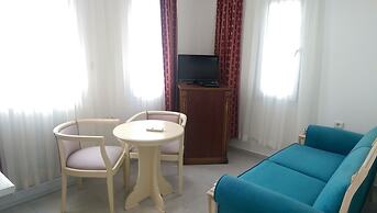 Zuzu's Kitchen & Apartments