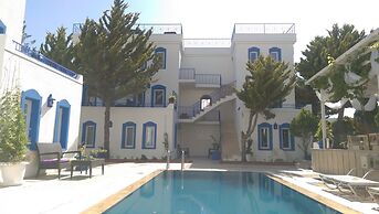 Zuzu's Kitchen & Apartments