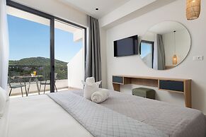 Aquarius Beach Hotel