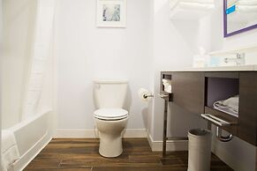 Hampton Inn & Suites by Hilton Warrington Horsham