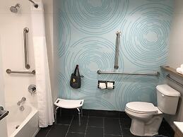 Tru by Hilton Farmville