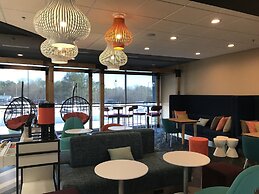 Tru by Hilton Farmville