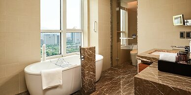 HUALUXE Ningbo Harbor City