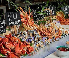 HUALUXE Ningbo Harbor City