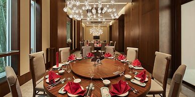 HUALUXE Ningbo Harbor City