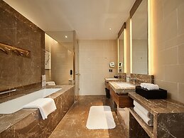 HUALUXE Ningbo Harbor City