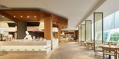 HUALUXE Ningbo Harbor City