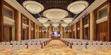 HUALUXE Ningbo Harbor City