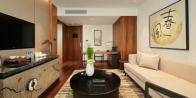 HUALUXE Ningbo Harbor City