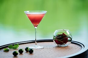 HUALUXE Ningbo Harbor City