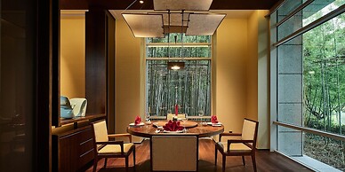 HUALUXE Ningbo Harbor City