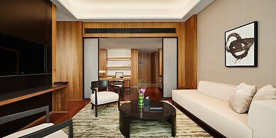 HUALUXE Ningbo Harbor City