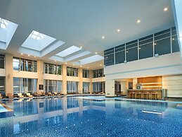 HUALUXE Ningbo Harbor City