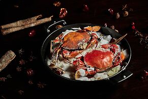 HUALUXE Ningbo Harbor City