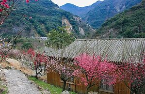 HUALUXE Ningbo Harbor City