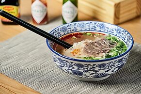 HUALUXE Ningbo Harbor City