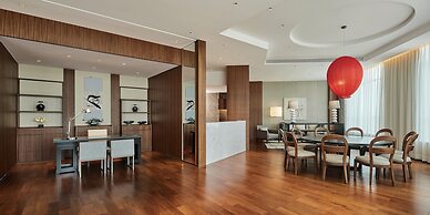 HUALUXE Ningbo Harbor City