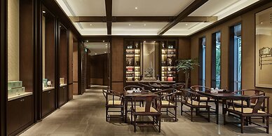 HUALUXE Ningbo Harbor City