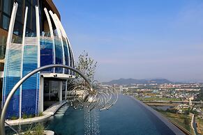 Holiday Inn Resort Vana Nava Hua Hin by IHG