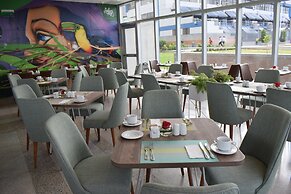 Holiday Inn Lima Airport by IHG