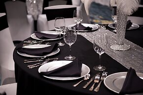 Holiday Inn Hotel & Suites Farmington Hills - Detroit NW by IHG